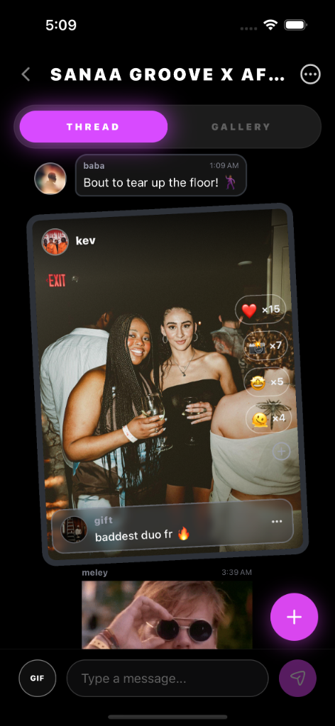 Live event thread with photos streaming in
